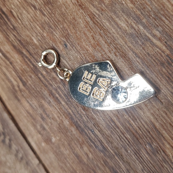Beautiful half‎ heart locket pendant - Picture 1 of 2